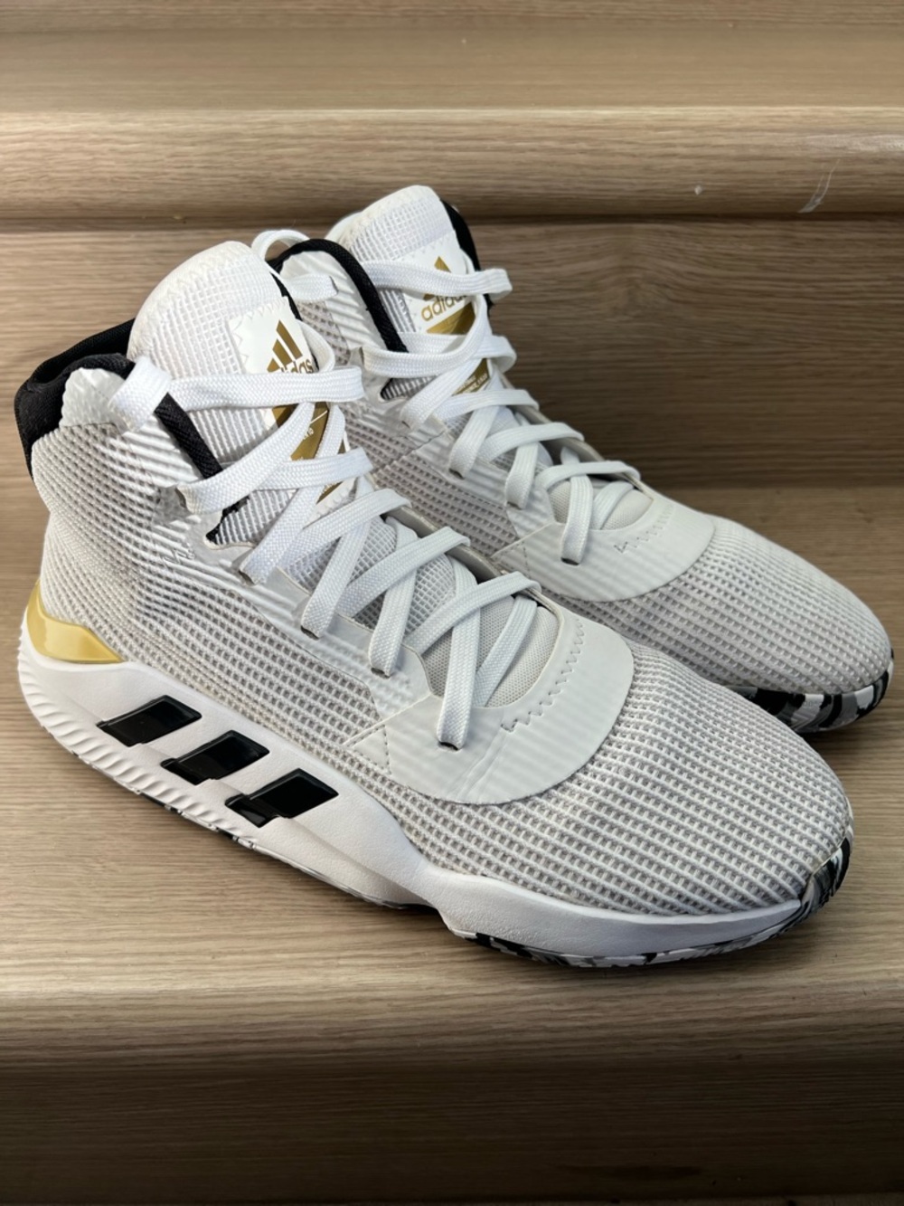 Adidas Men's Pro Bounce 2019 Basketball Shoes White/Gold EE3896 Size 9
